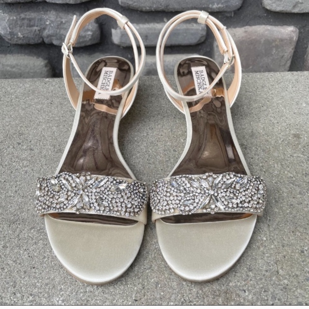 Badgley Mischka Satin Hatch Wedge Ivory NEW